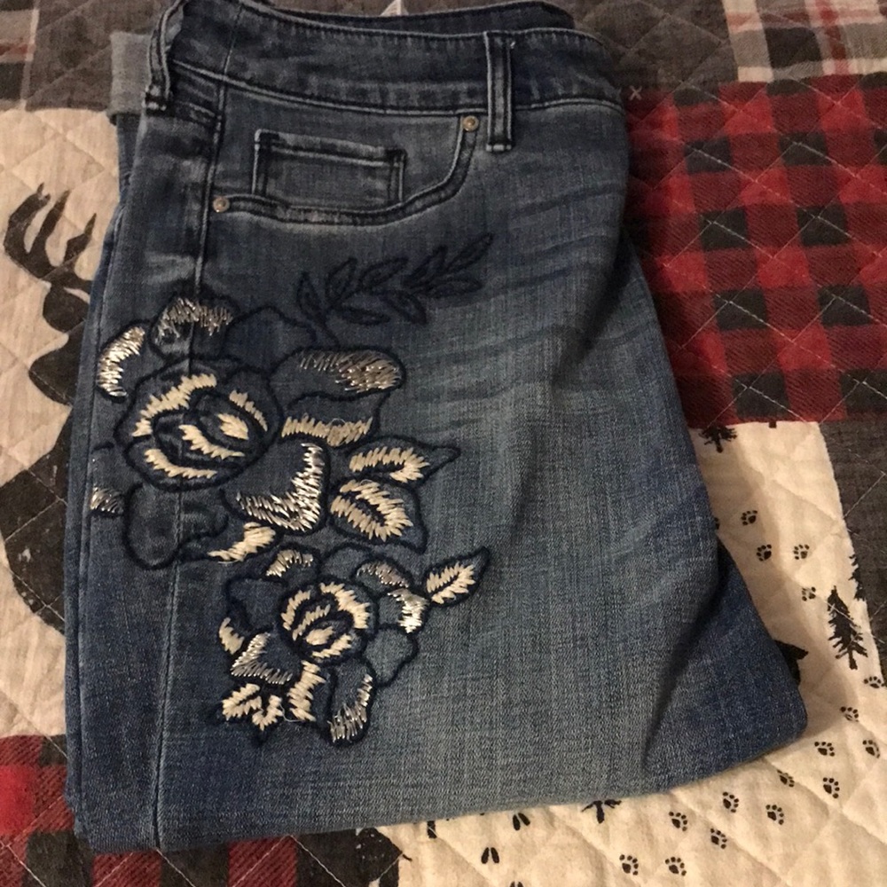 Chico’s Girlfriend Slim Leg Crop
